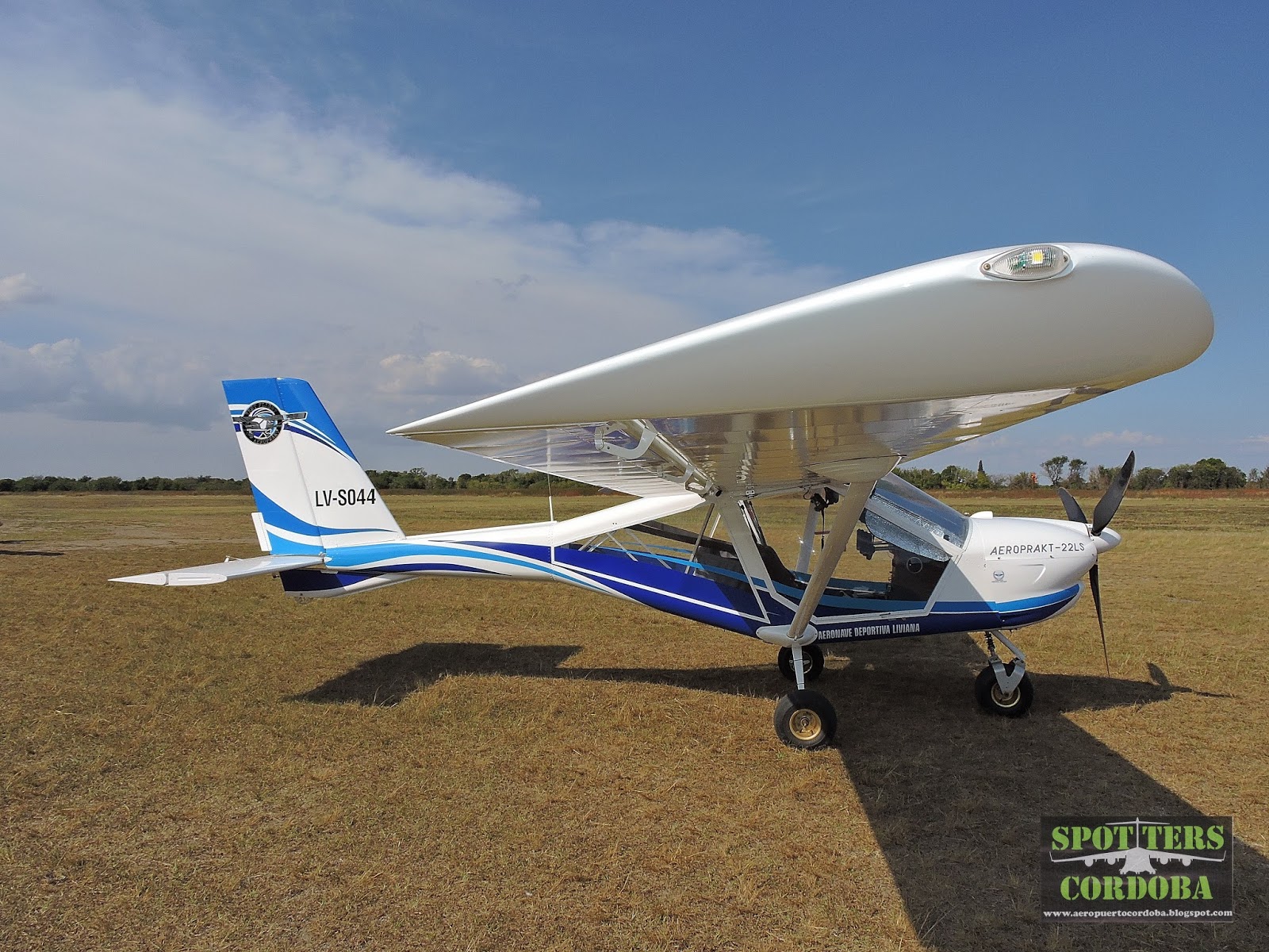 Aeroprakt A-22LS · LV-S044. Aeronave deportiva liviana: visibilidad total y comportamiento noble.